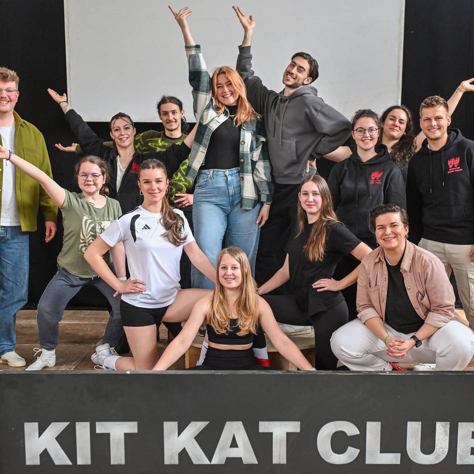 Musical „Cabaret“ in der Liebfrauenschule Mülhausen : Jugendtheater wagt sich an bedrückendes Thema heran