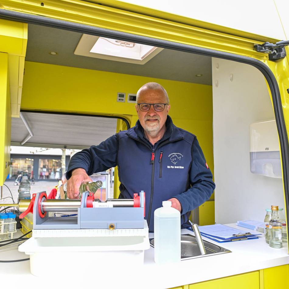 Brunnenwasser wird getestet: VSR-Gewässerschutz ist mit Labormobil in Geldern