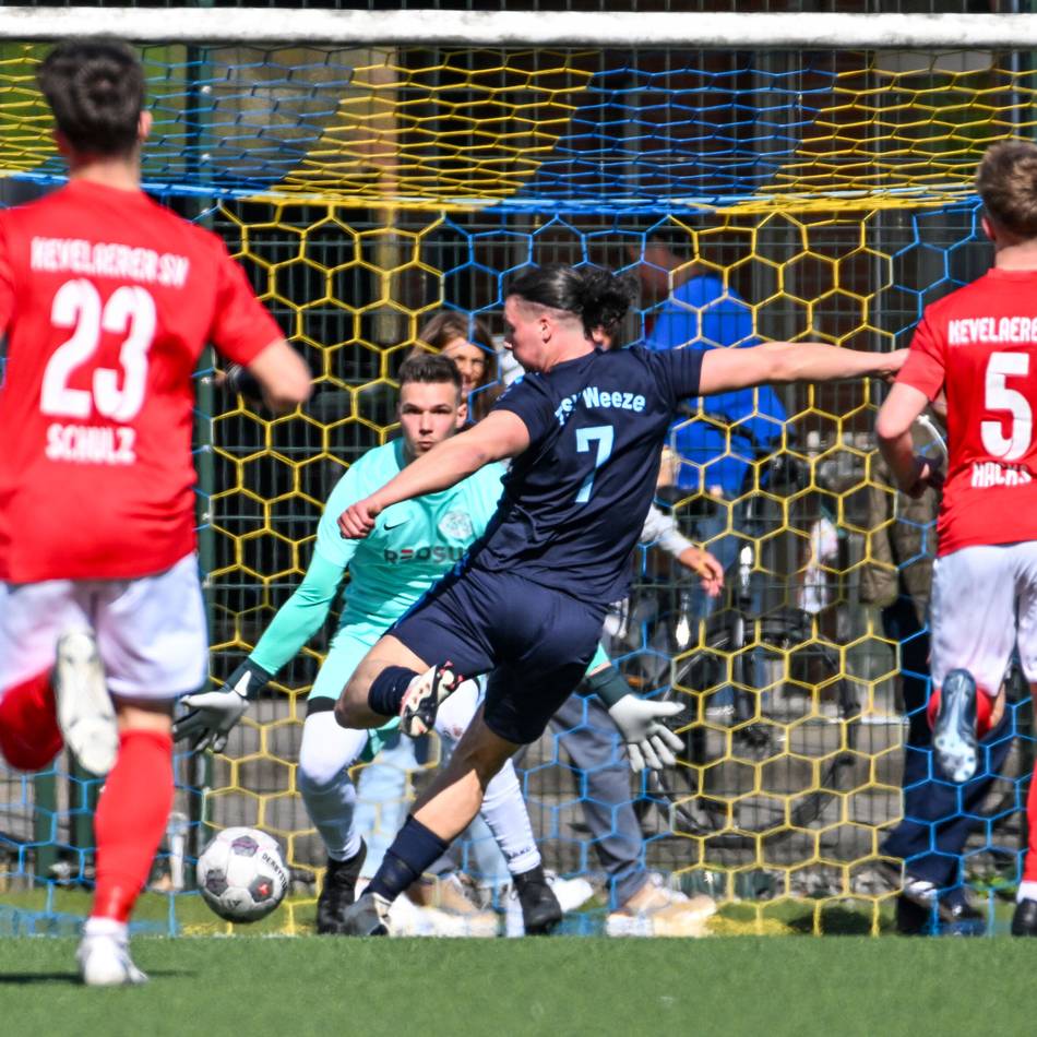 Entscheidung in der Nachspielzeit: Ferhat Ökce gewinnt erneut das Duell der Freunde
