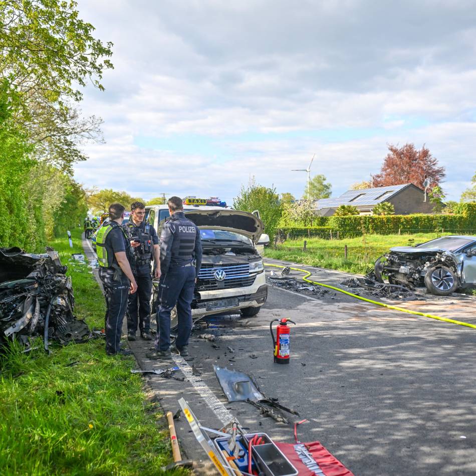 Unfall zwischen Kevelaer und Geldern: Frau stirbt nach Frontalzusammenstoß auf der B9 bei Kevelaer