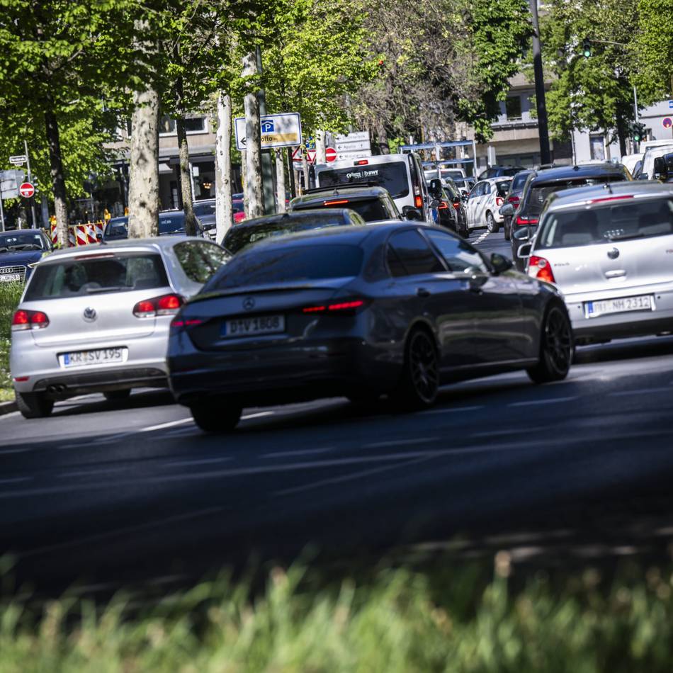 Verkehr in Düsseldorf: Staus rund um das Fortunaspiel