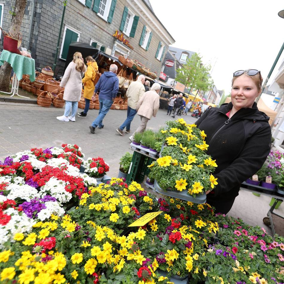 Frühlingsmarkt: „Blühendes Schlebusch“ zieht Massen in die Fußgängerzone