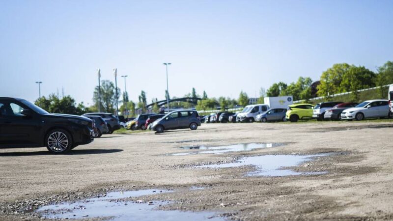 Parken in Düsseldorf: Simon-Gatzweiler-Platz wird nur notdürftig geflickt