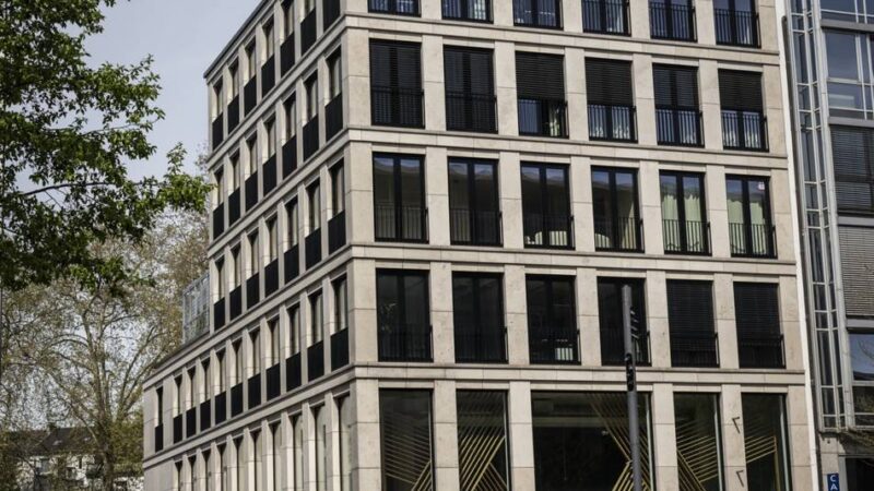 Kronospan in Düsseldorf: Weltgrößter Spanplatten-Hersteller kauft Schadowstraße-Eckhaus – für mehr als 25 Millionen Euro