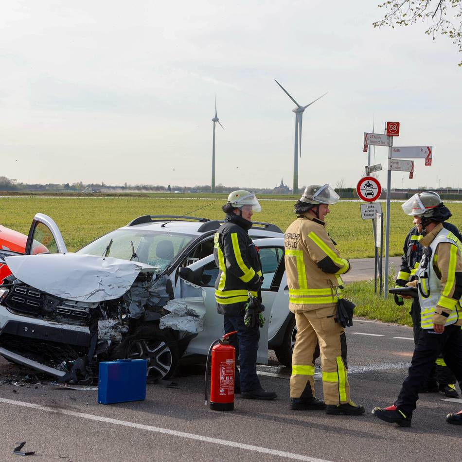 Verkehrsunfälle in Krefeld: Vier Verletzte bei zwei Verkehrsunfällen am Mittwochabend