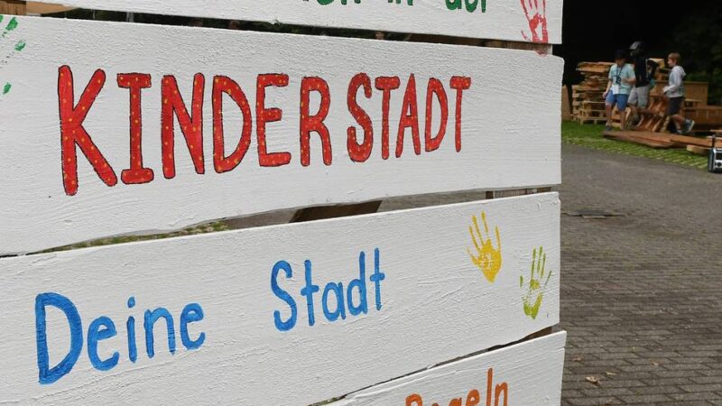 Wohin in den Sommerferien?: Ratinger Kinder bauen ihre eigene Stadt