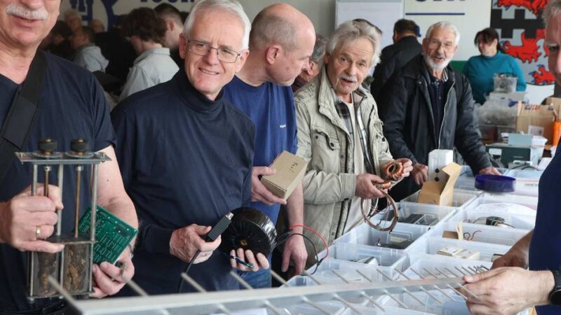 Besonderer Flohmarkt in  Leverkusen: Verstorbener Funker hinterlässt Verein einen Technik-Schatz