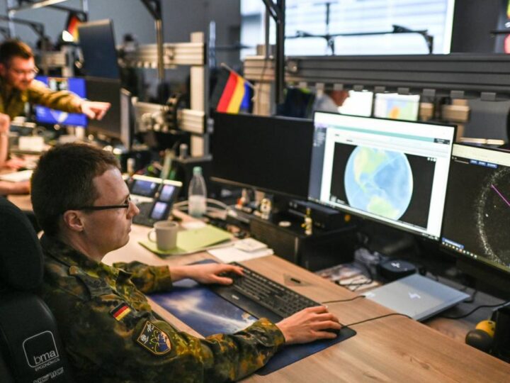 Weltraumkommando der Bundeswehr in Uedem: Wie aus drei Mann mit Laptop Deutschlands Weltraumzentrale wurde
