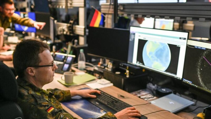 Weltraumkommando der Bundeswehr in Uedem: Wie aus drei Mann mit Laptop Deutschlands Weltraumzentrale wurde
