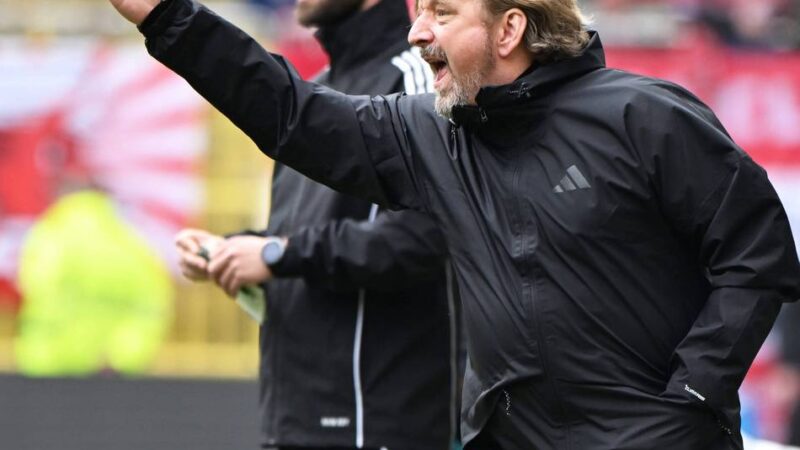 Wie groß wird der Druck?: „Nichts verändert“ – Mislintat hält zu Fortuna-Trainer Anfang