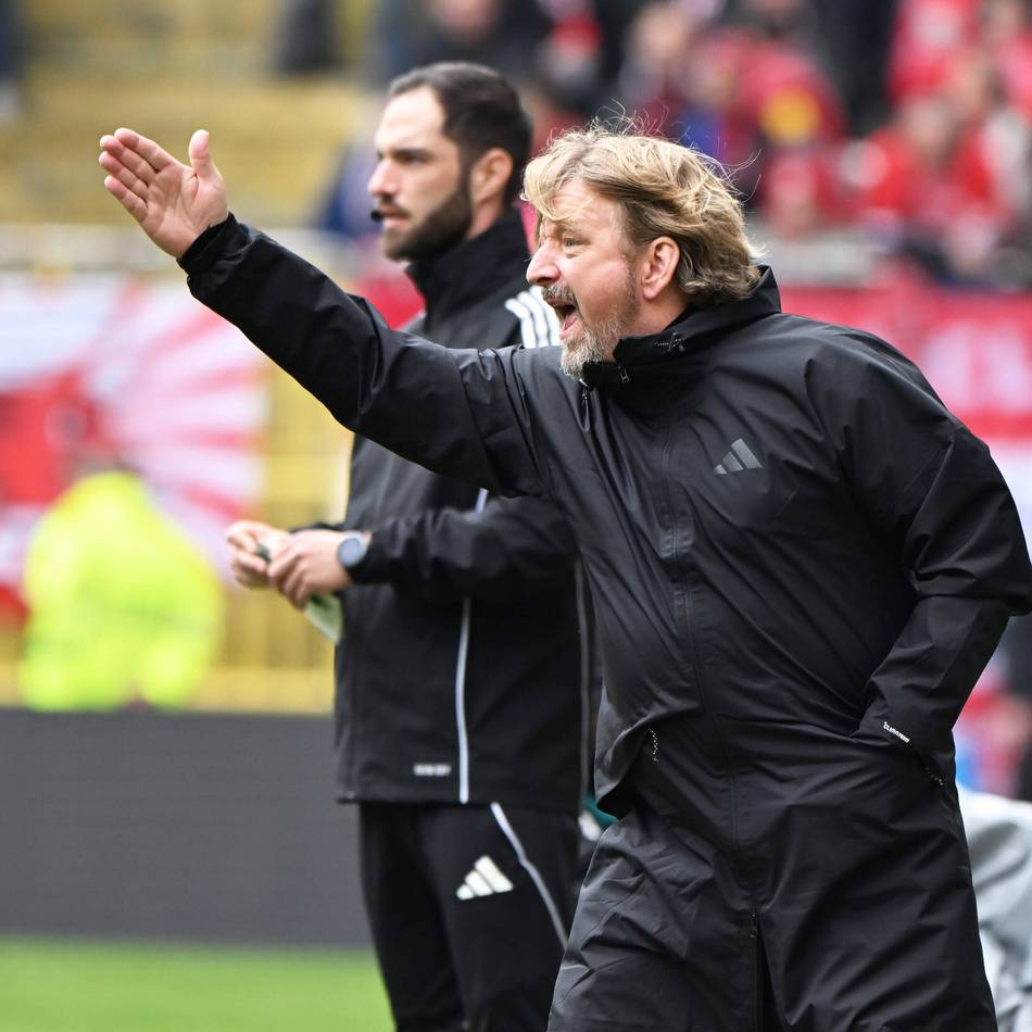 Wie groß wird der Druck?: „Nichts verändert“ – Mislintat hält zu Fortuna-Trainer Anfang