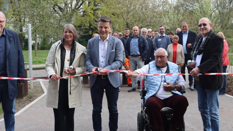 Freizeit in Voerde: Neue Boulebahn im Schlossgarten eingeweiht