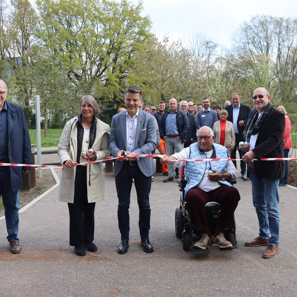 Freizeit in Voerde: Neue Boulebahn im Schlossgarten eingeweiht