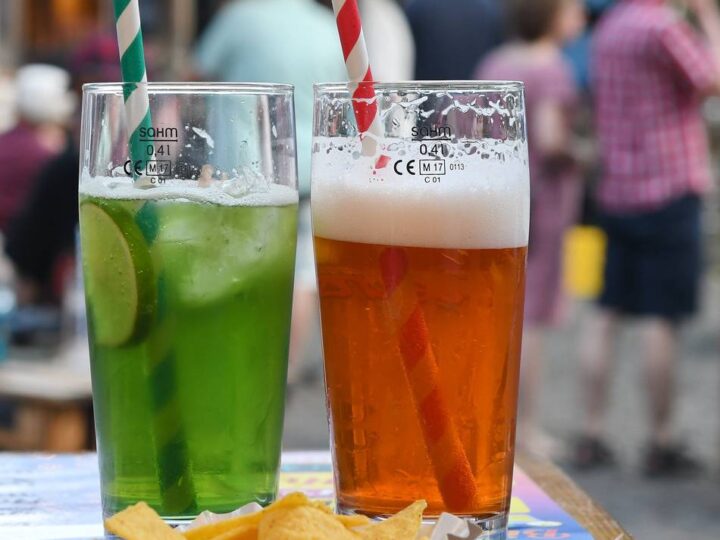 Hückeswagen tanzt in den Mai und darüber hinaus: „O’zapft is“ beim „Bierdorf“ auf dem Bahnhofsplatz
