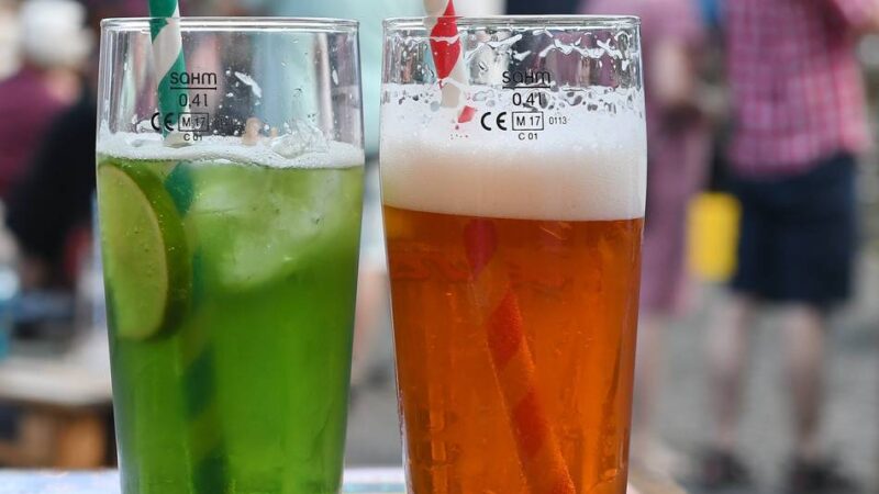 Hückeswagen tanzt in den Mai und darüber hinaus: „O’zapft is“ beim „Bierdorf“ auf dem Bahnhofsplatz