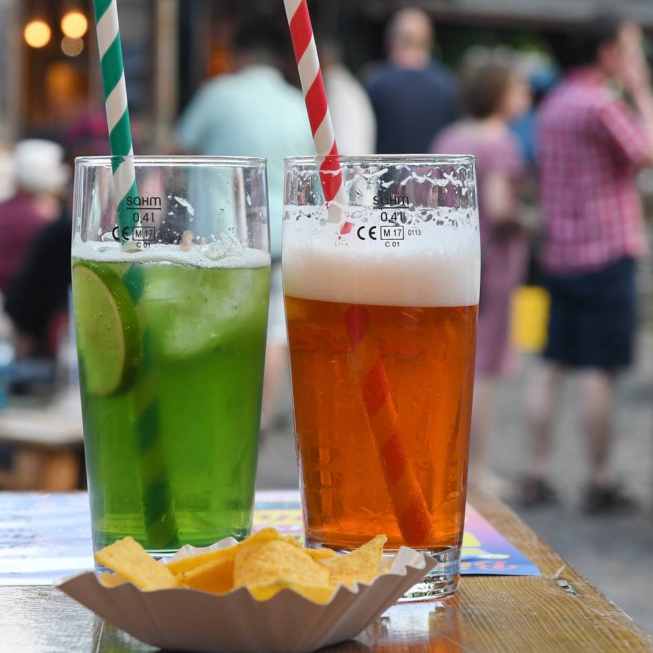 Hückeswagen tanzt in den Mai und darüber hinaus: „O’zapft is“ beim „Bierdorf“ auf dem Bahnhofsplatz