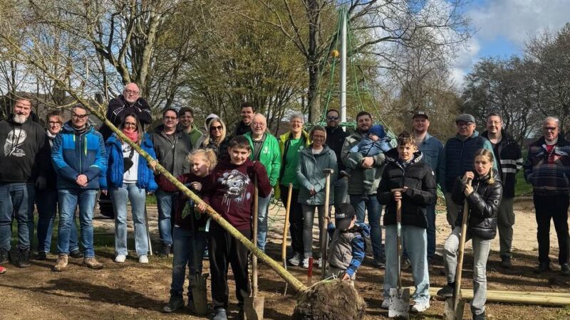 Brauchtumsfreunde laden ein: Pflanzaktion der Edelknaben und Spielplatzfest in Wevelinghoven
