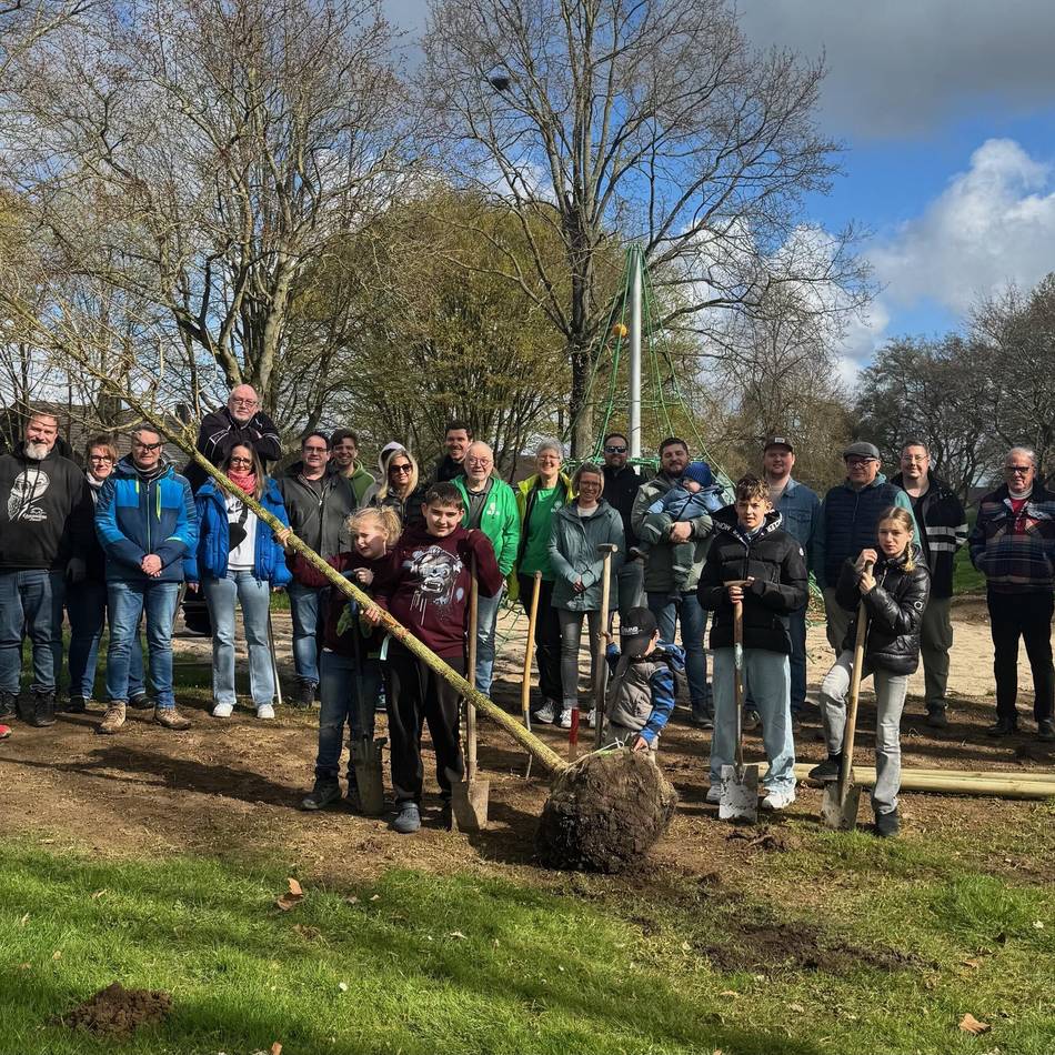 Brauchtumsfreunde laden ein: Pflanzaktion der Edelknaben und Spielplatzfest in Wevelinghoven