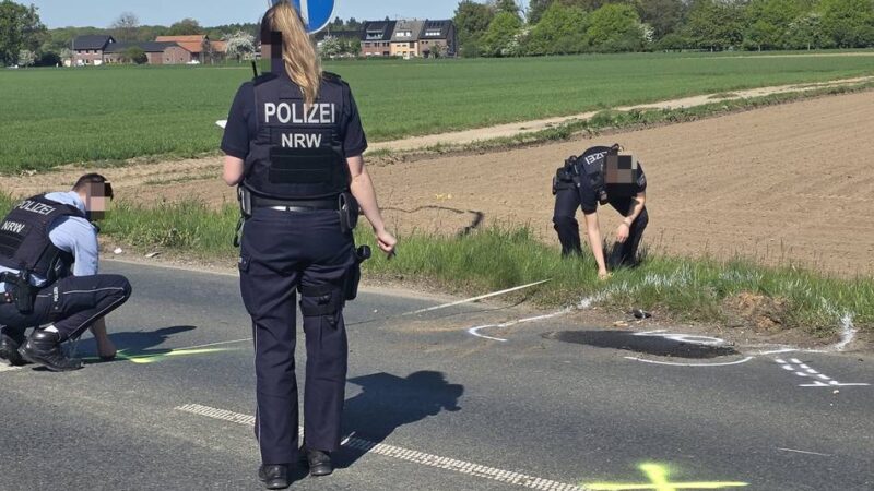 Unfall in Mönchengladbach: Motorradfahrer bei Auffahrunfall schwer verletzt