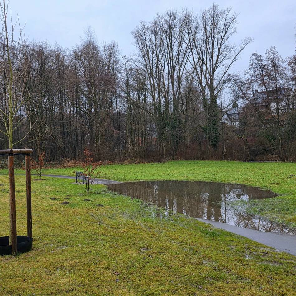 Mängelbeseitigung in Hückeswagen: Riesenpfützen in Wupperaue sollen bald Geschichte sein