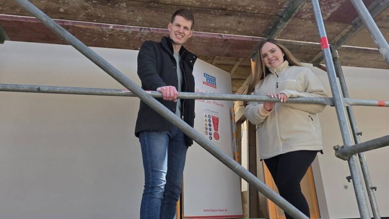 Hückeswagener Neubaugebiet Eschelsberg: In wenigen Stunden steht das Fertighaus