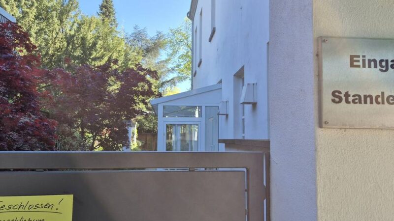 Kein Telefon, kein Internet: Technik-Ausfall legt Meerbuscher Standesamt lahm