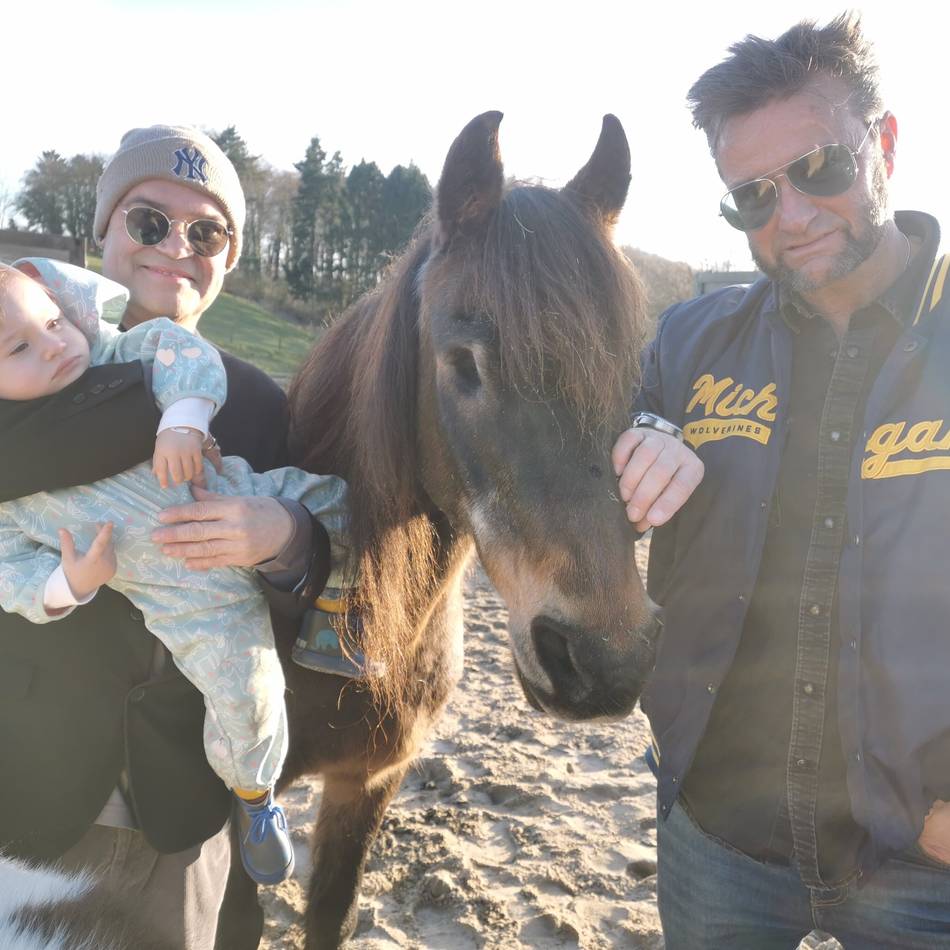Charity-Event in Kaarst: Promi-Party für blindes Pony Lou und seine Freunde