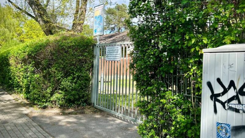 Grundschule in Großenbaum: Unbekannter Mann wollte Schülern Süßigkeiten geben – Polizei schreitet ein