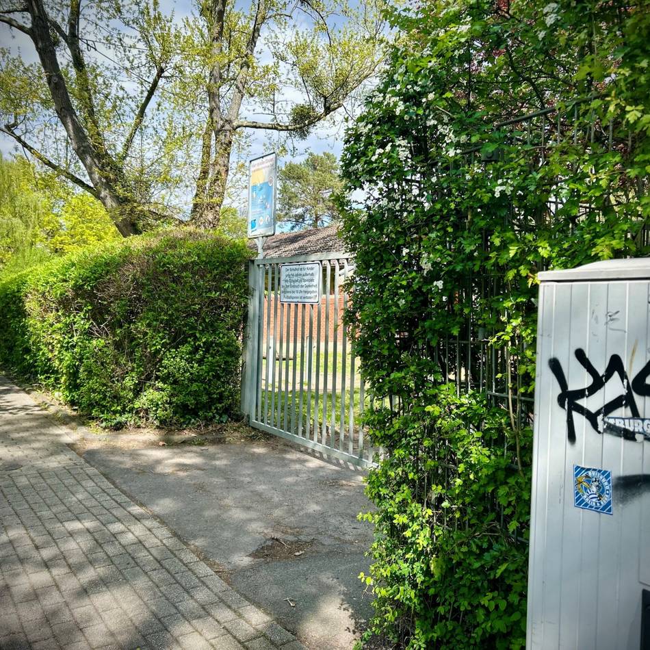 Grundschule in Großenbaum: Unbekannter Mann wollte Schülern Süßigkeiten geben – Polizei schreitet ein