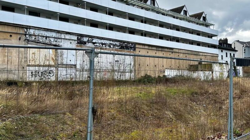 Fläche in Gladbach verwildert seit Jahren: Investor plant plötzlich wieder anders an der Aachener Straße