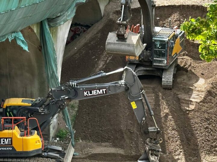 Bauarbeiten in Mönchengladbach: Bagger knabbern an der Brücke Bettrather Straße