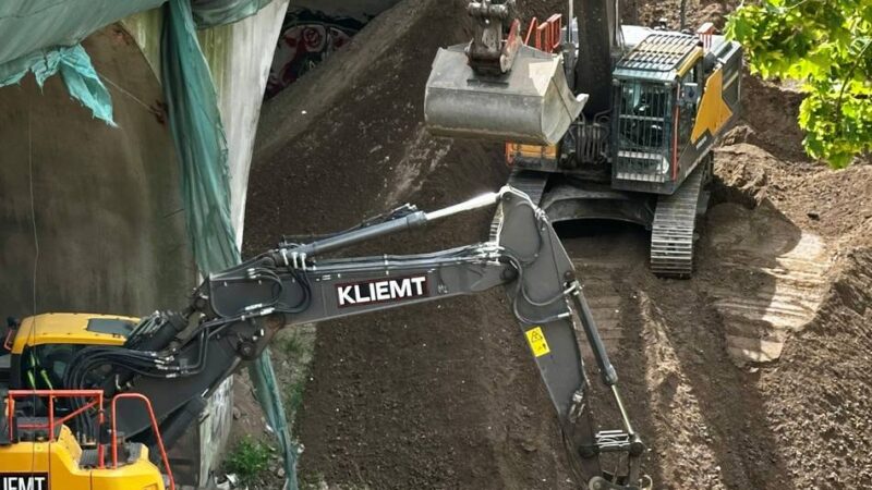 Bauarbeiten in Mönchengladbach: Bagger knabbern an der Brücke Bettrather Straße