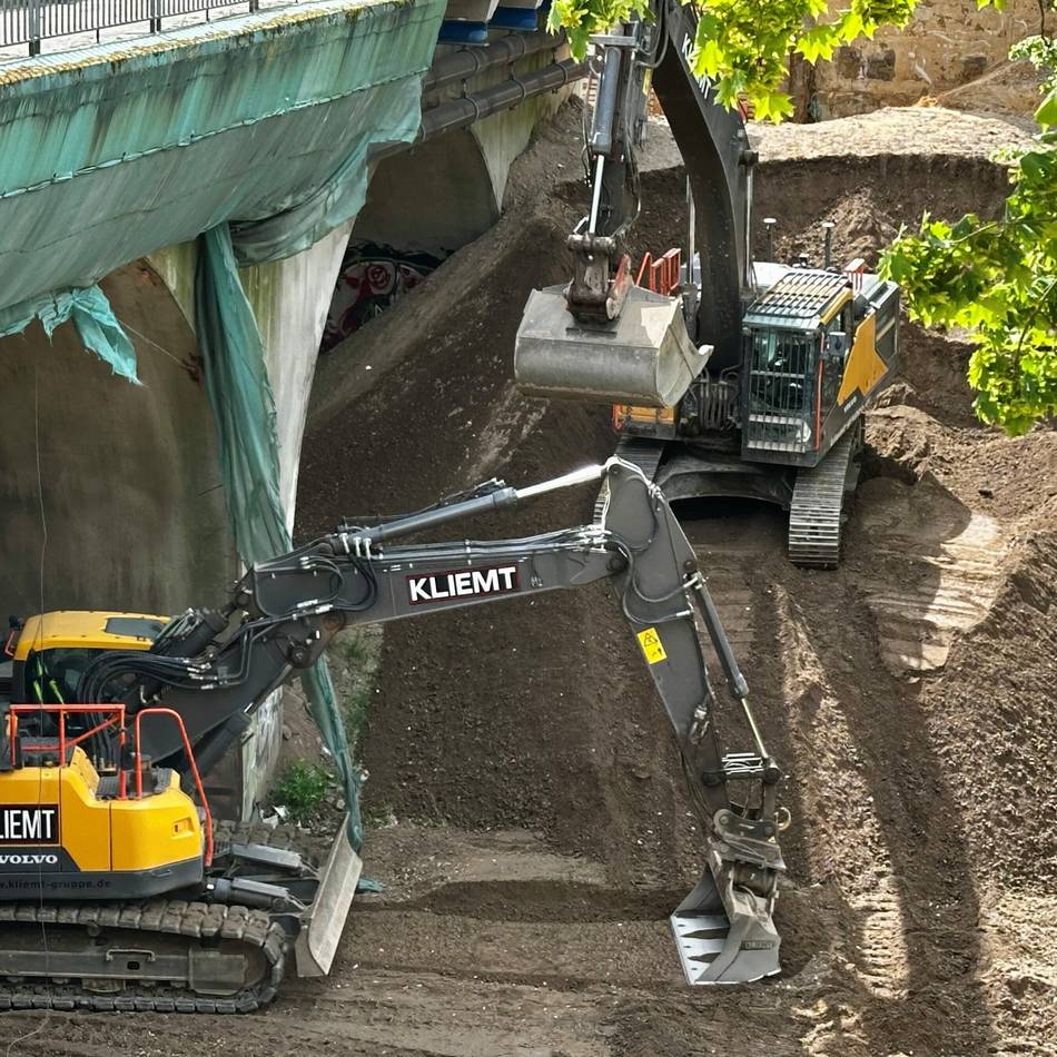 Bauarbeiten in Mönchengladbach: Bagger knabbern an der Brücke Bettrather Straße