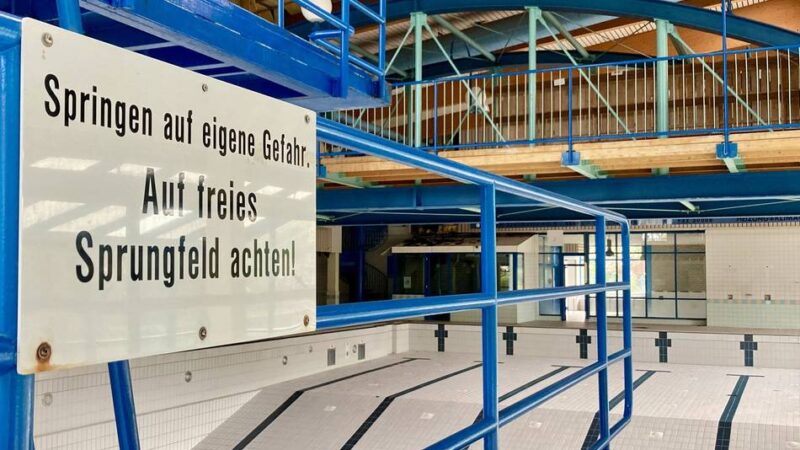 Lost Place in Wesel: Abriss des Heubergbades hat begonnen – was mit dem Areal passieren soll
