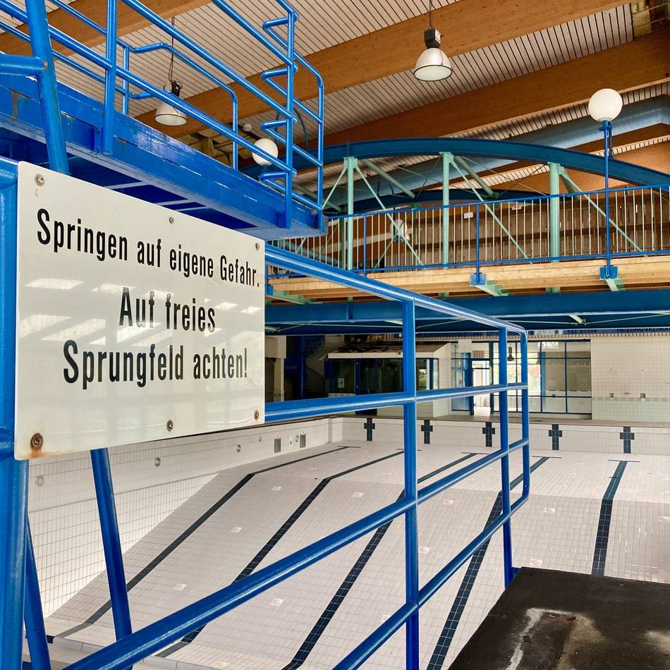 Lost Place in Wesel: Abriss des Heubergbades hat begonnen – was mit dem Areal passieren soll