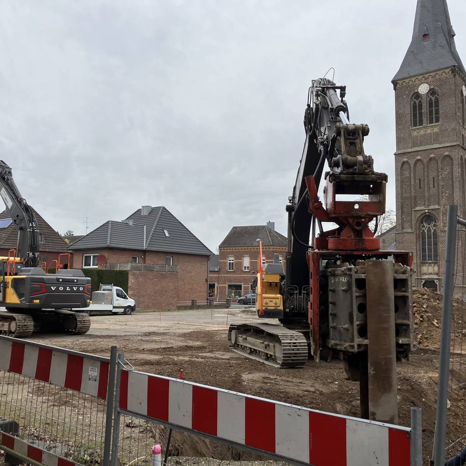 Alpener verfolgen erste Erdarbeiten: An der Lindenallee ist der Bau gestartet