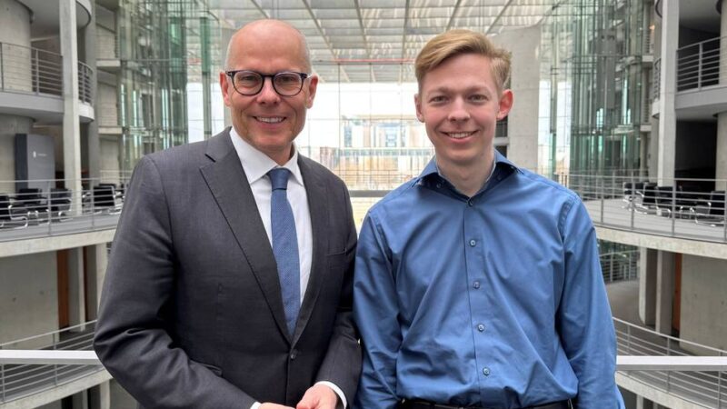 Praktikum bei Peter Beyer: Mit dem eigenen Hausausweis in den Bundestag