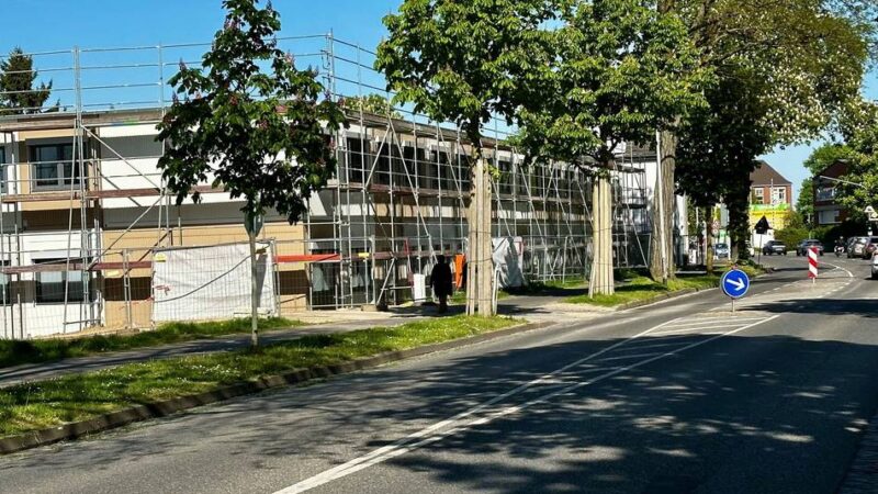 Breite Straße in Mönchengladbach: Das soll sich für Autofahrer an der neuen Gesamtschule ändern