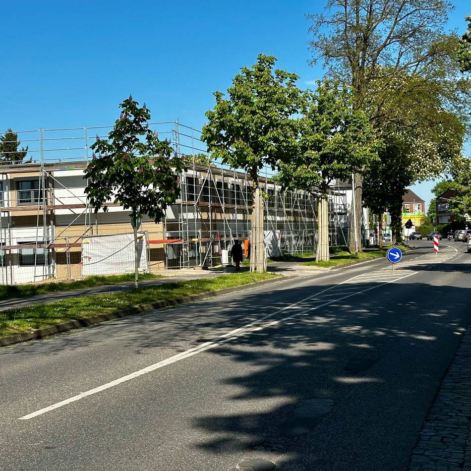 Breite Straße in Mönchengladbach: Das soll sich für Autofahrer an der neuen Gesamtschule ändern