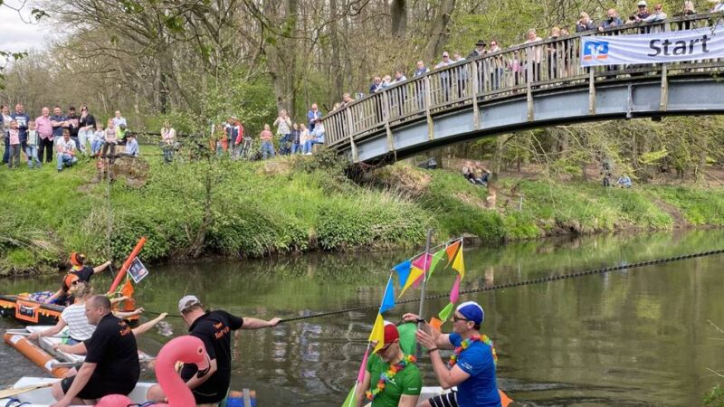 20 Teams starten: Badewannenrennen auf der Niers geht in die sechste Runde