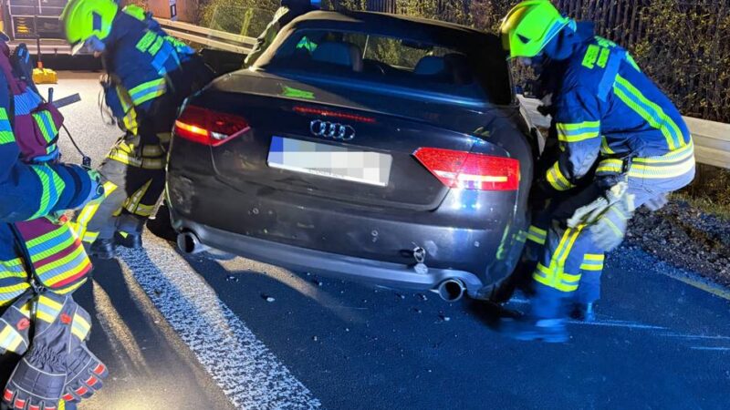 Stau auf A46 bei Jüchen: Feuerwehr kommt nicht durch – dann hilft ein Motorradfahrer