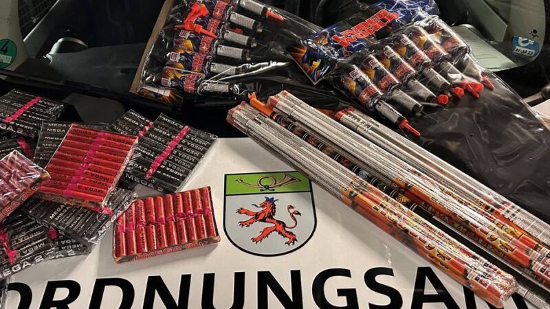 Ordnungsamt in Langenfeld: Bei Lachgas-Kontrollen illegale Feuerwerkskörper gefunden