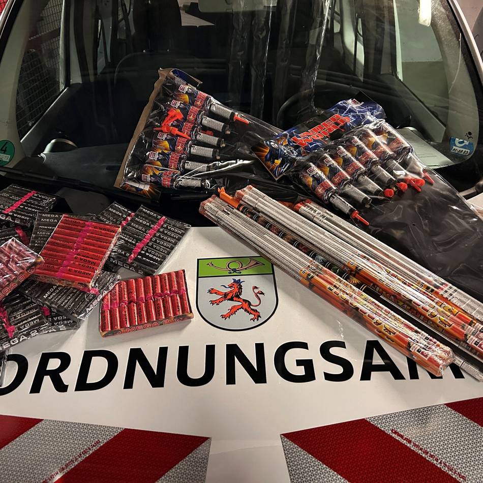 Ordnungsamt in Langenfeld: Bei Lachgas-Kontrollen illegale Feuerwerkskörper gefunden