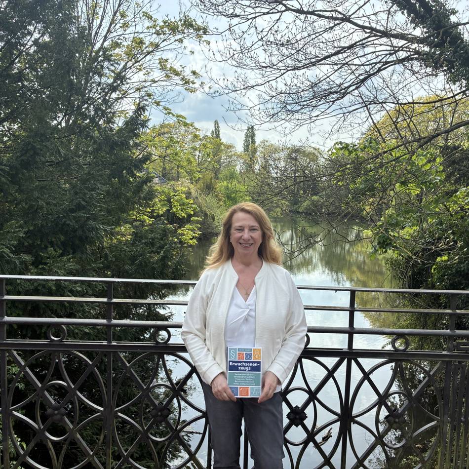 Sachbuch-Autorin aus Moers: „Ich habe in der Schule auch nicht gelernt, wie ich eine Steuererklärung mache“