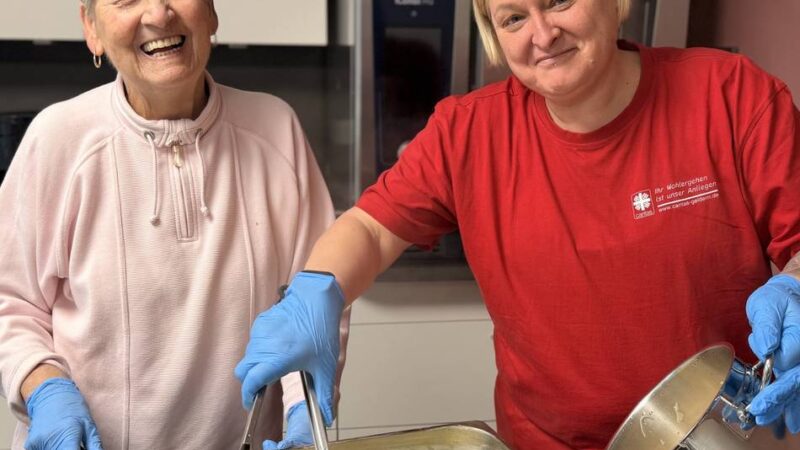 Kochbuch der Erinnerungen in Uedem: Tagespflege-Gäste werden zu Kochbuch-Autoren