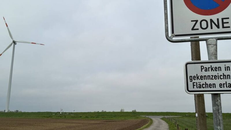 Zwischen Rees und Wesel: Darum ist Parken am Deich in Mehr jetzt verboten