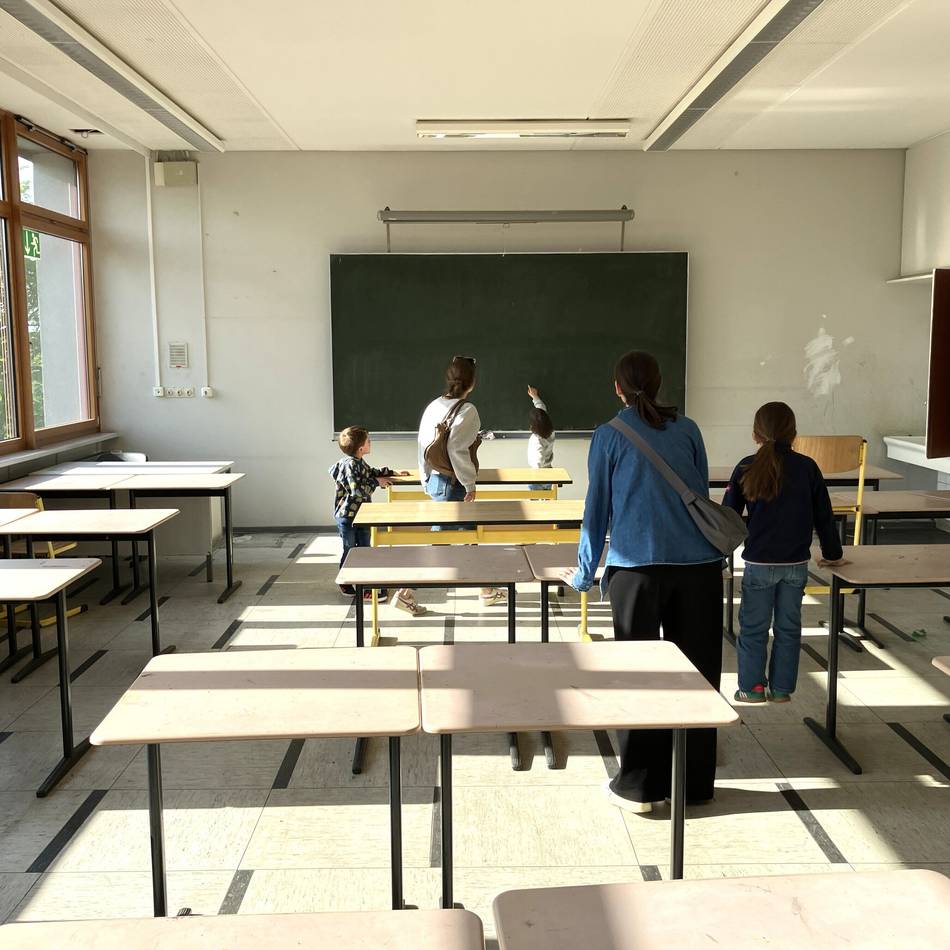 Begehung der ehemaligen Realschule in Büttgen: „Es ist eine Verbesserung, hierher zu ziehen“