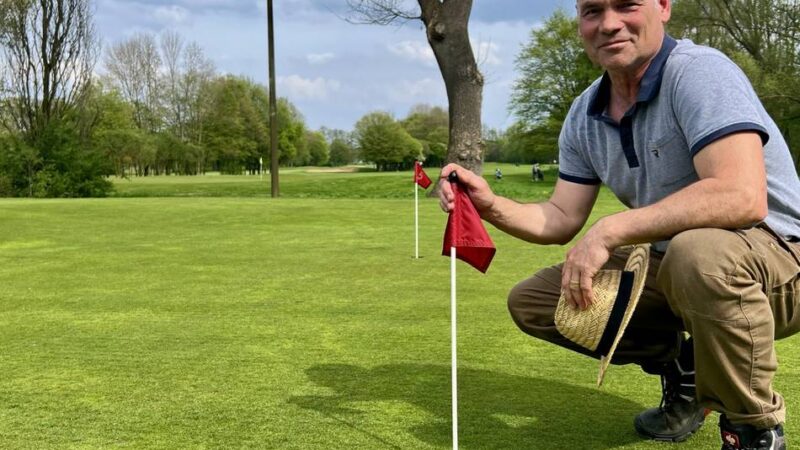 Vom Düngen, Mähen und Wässern bei Sonne: Profi-Tipps für den perfekten Rasen – so macht es der Greenkeeper
