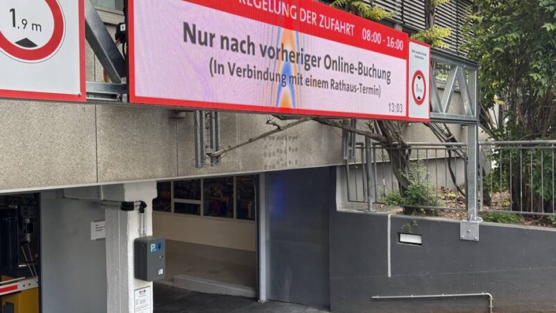 Stadt korrigiert Nutzungssystem: Nur 60 Einfahrten in einem Monat – das Fiasko mit der Neusser Rathaus-Garage