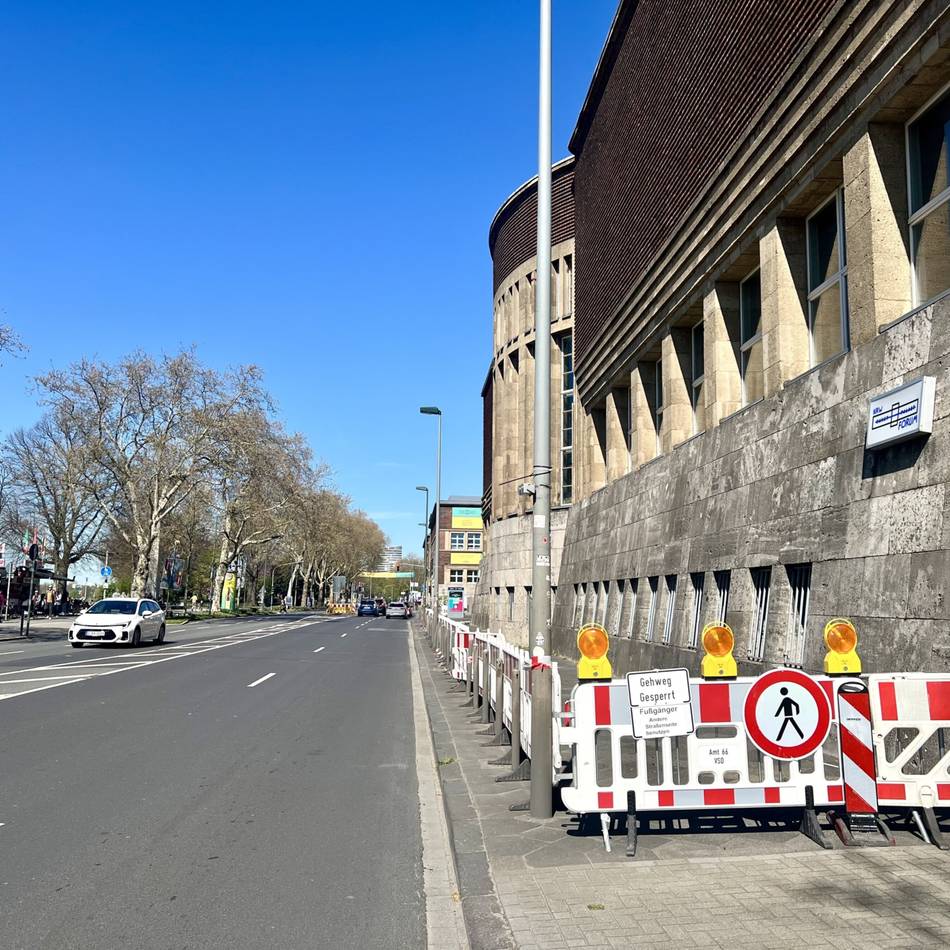 Baudenkmal in Düsseldorf: Die Fassade am NRW-Forum bröckelt